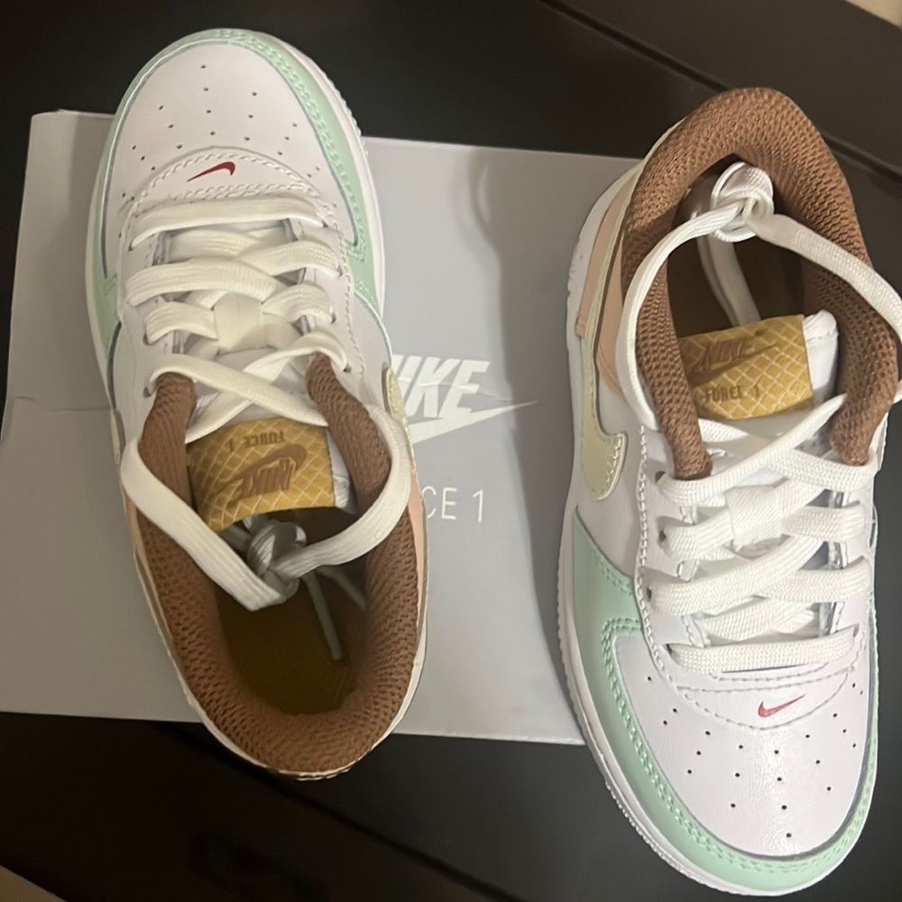 Air Force 1 LV8 Sneaker White/ Mint/ Orange/ Milk Size: 9c toddler Brand New